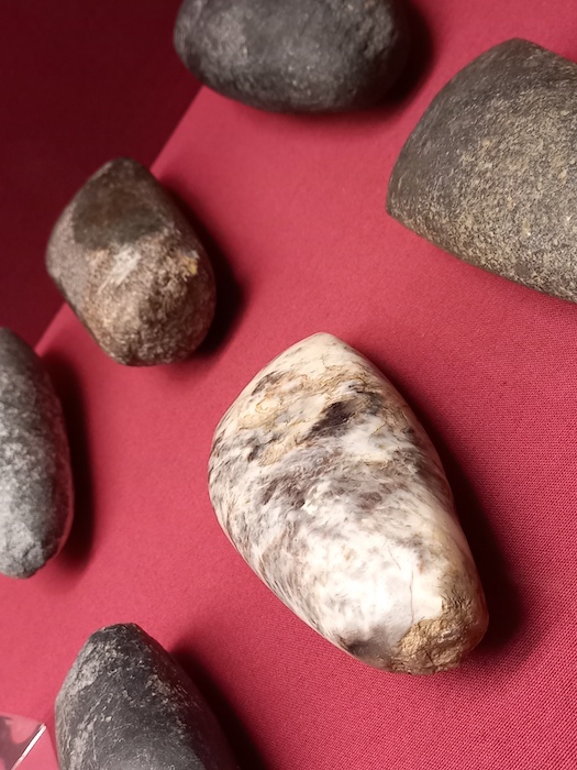 Hachas de piedra prehistóricas en el Museo Arqueológico de Úbeda